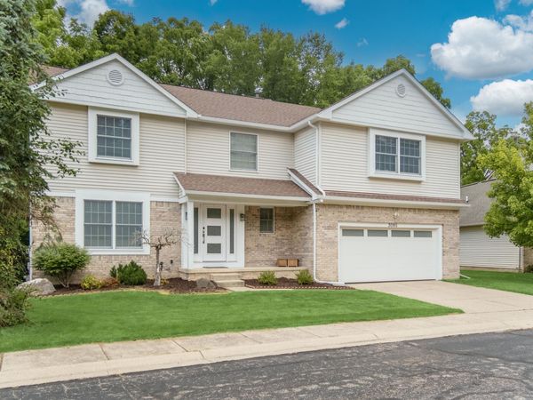 3085 N Foxridge Court, Ann Arbor, MI 48105