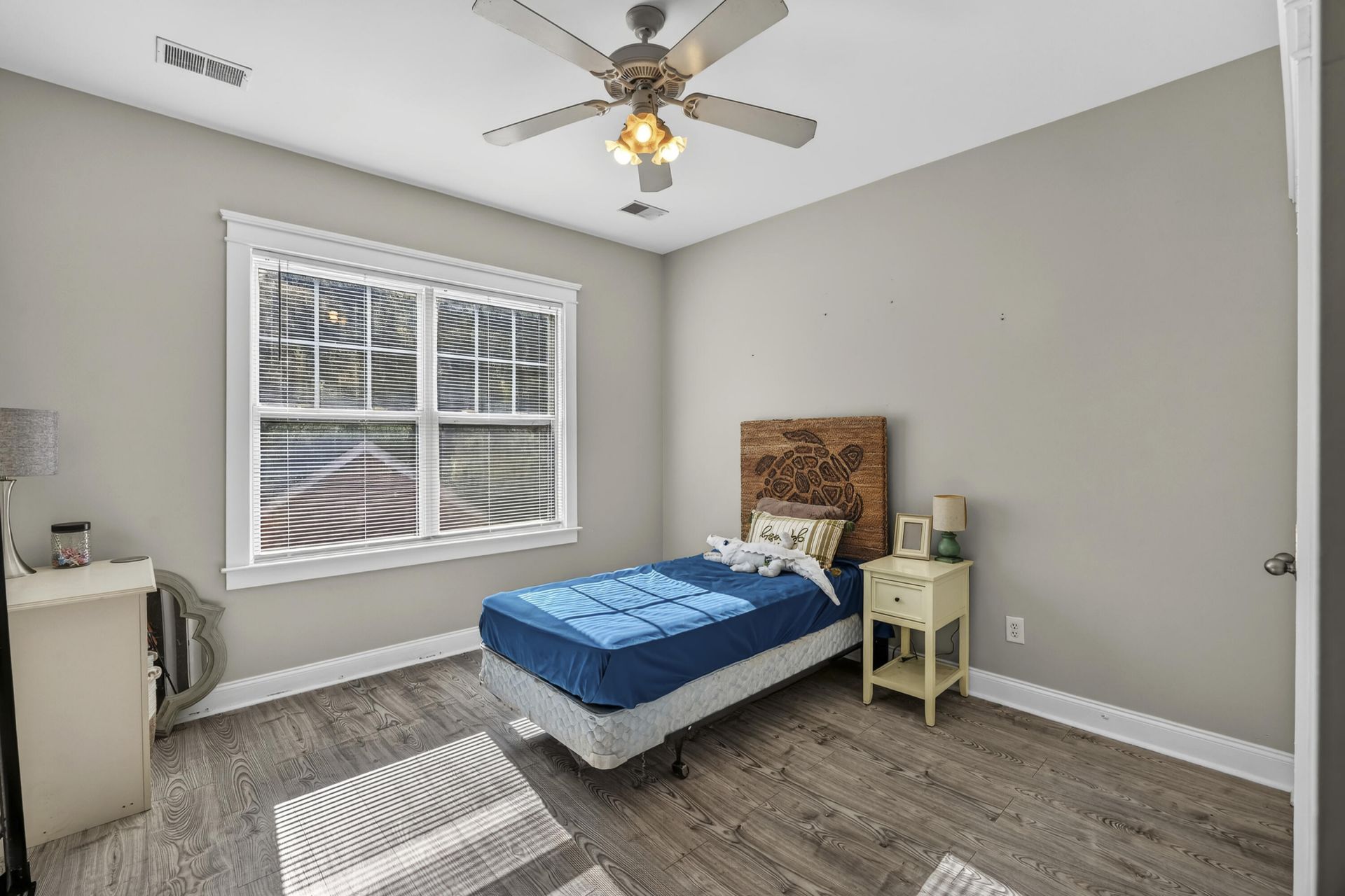 202 Pimpernel Street Photo 29