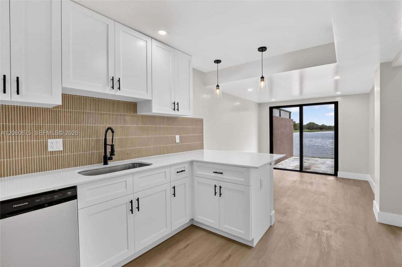 9575 NW 38th Pl , Sunrise, FL 33351 Photo