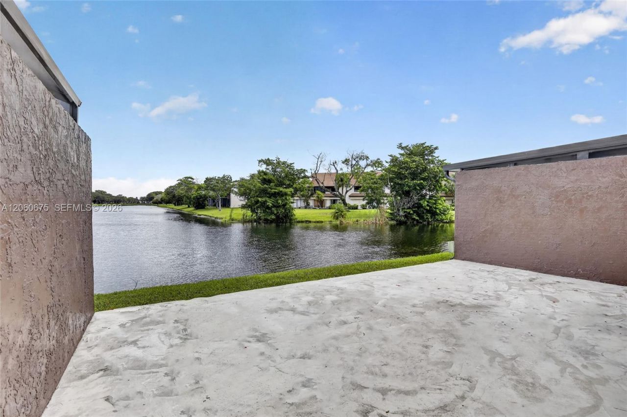 9575 NW 38th Pl , Sunrise, FL 33351 Photo