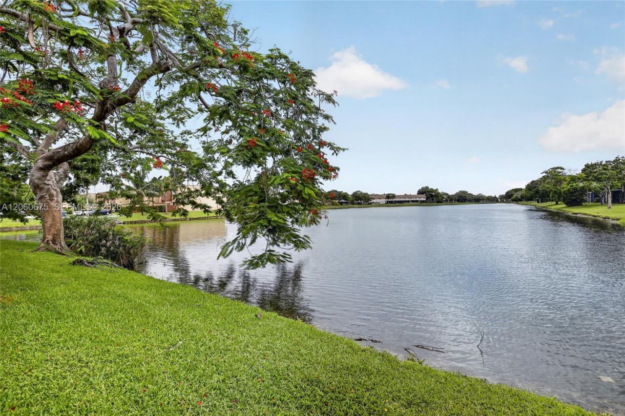 9575 NW 38th Pl, Sunrise, FL 33351 Photo