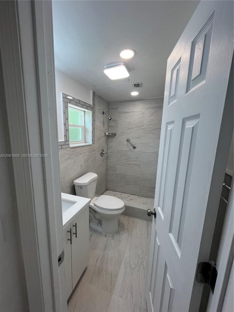 1160 NW 105th St, Miami, FL 33150 Photo