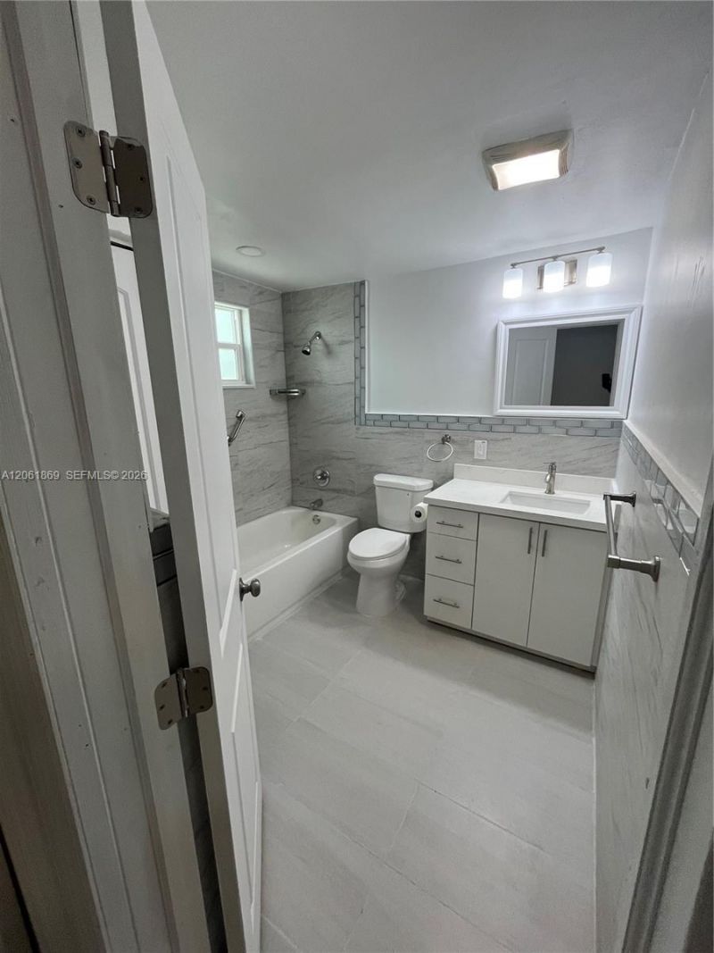 1160 NW 105th St, Miami, FL 33150 Photo