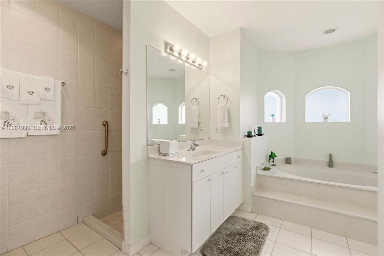 126 Nicholas Pkwy W, Cape Coral, FL 33991 Photo