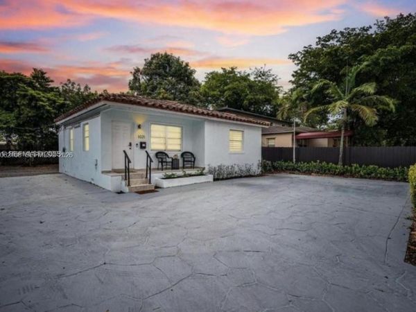 1021 NW 37th Ave , Miami, FL 33125