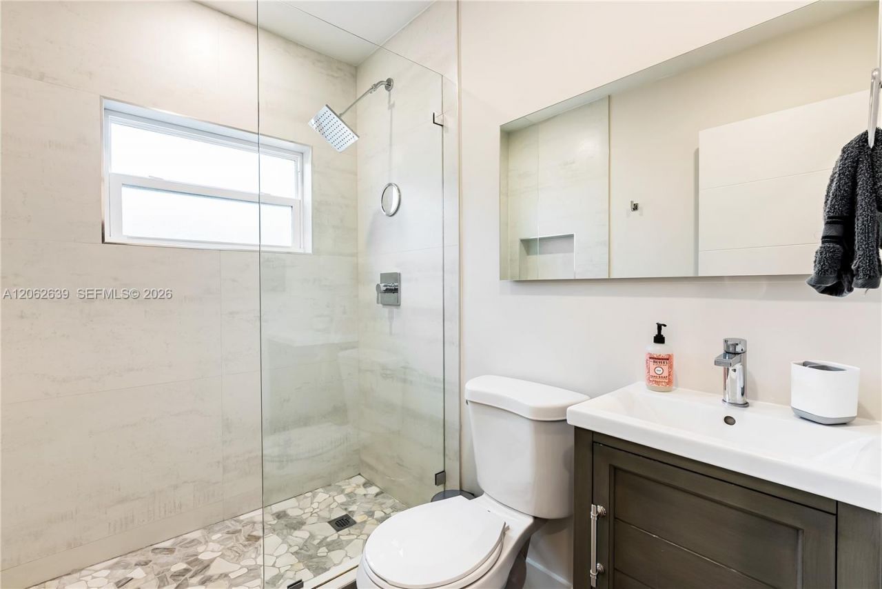2102 SW 31st Ave , Unit 2100, Miami, FL 33145 Photo