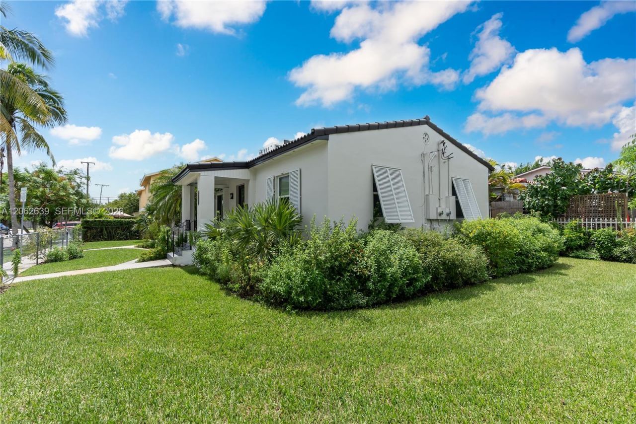 2102 SW 31st Ave , Unit 2100, Miami, FL 33145 Photo