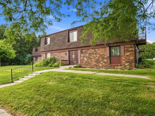 1406 Creek Rd, Unit 7, West Bend, WI 53090