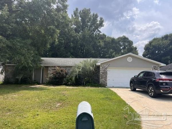 5563 Chantilly Cir, Milton, FL 32583