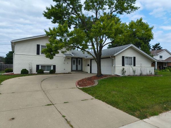 1719 W Lexington Drive , Arlington Heights, IL 60004