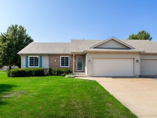347 Country Club Court , Eldridge, IA 52748