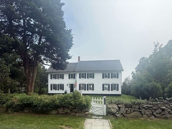 512 River Road, Westport, MA 02790