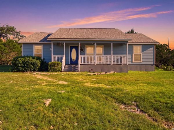 558 Mountain Creek Rd, Pipe Creek, TX 78063