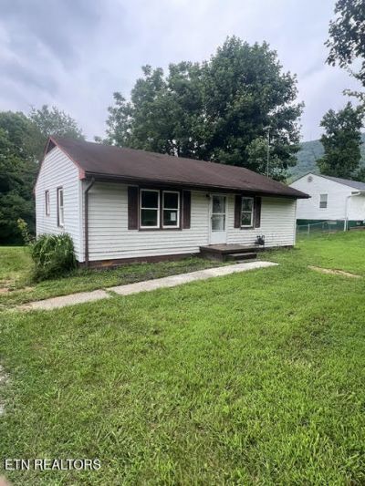 131 Howard Ave, Harriman, TN 37748 Main Photo