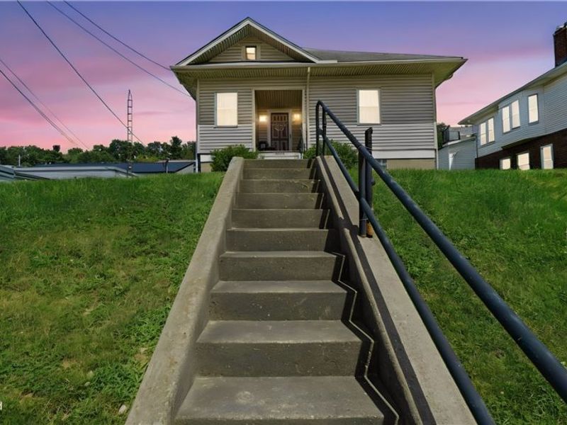 2005 E Wheeling Avenue, Cambridge, OH 43725 Photo 1