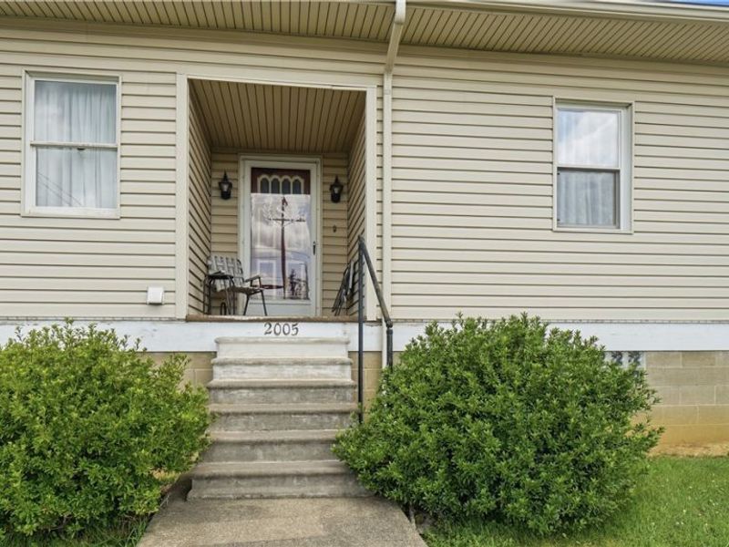 2005 E Wheeling Avenue, Cambridge, OH 43725 Photo 17