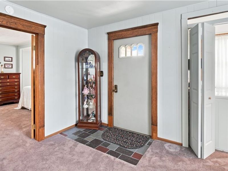 2005 E Wheeling Avenue, Cambridge, OH 43725 Photo 2