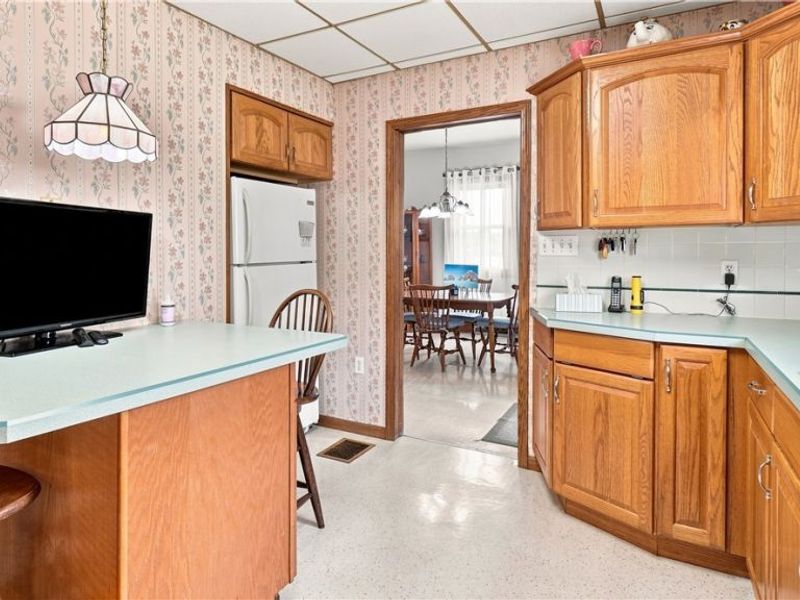 2005 E Wheeling Avenue, Cambridge, OH 43725 Photo 28