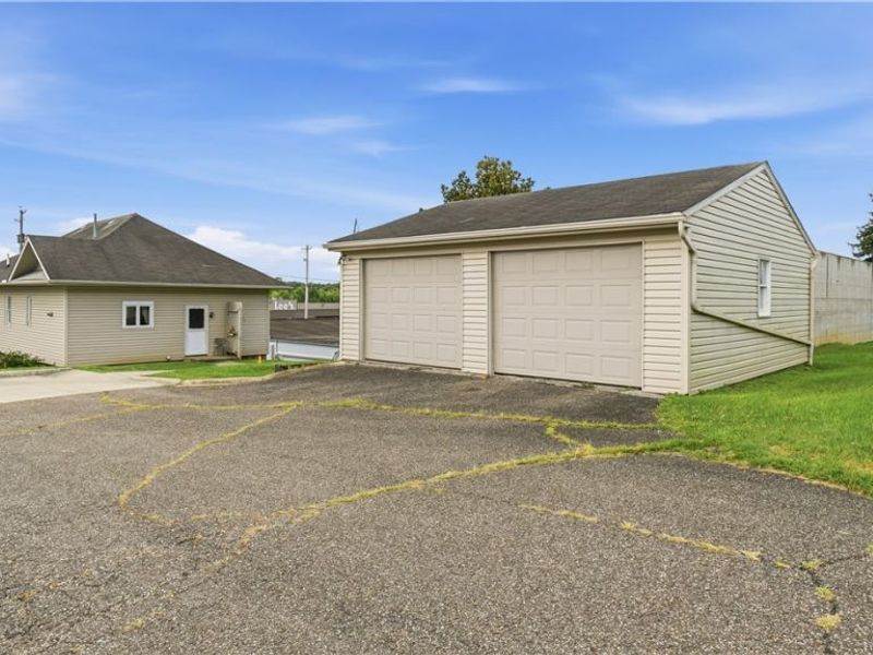 2005 E Wheeling Avenue, Cambridge, OH 43725 Photo 48