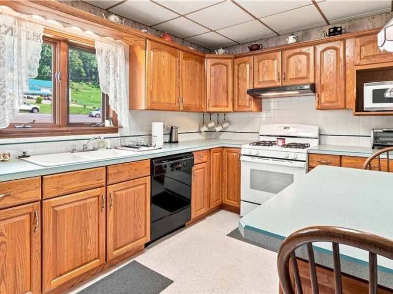 2005 E Wheeling Avenue, Cambridge, OH 43725 Photo 7