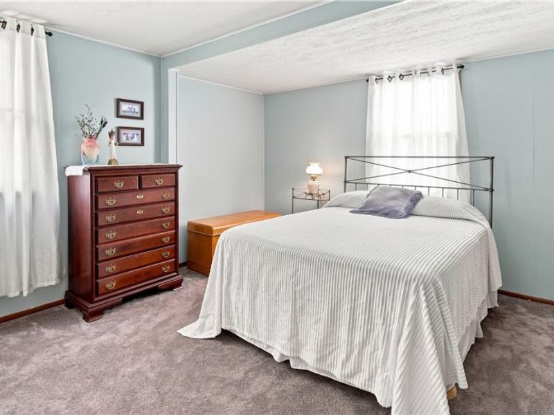 2005 E Wheeling Avenue, Cambridge, OH 43725 Photo 8