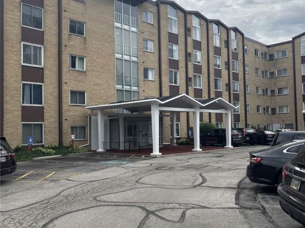 25735 Lorain Road , Unit 524, North Olmsted, OH 44070