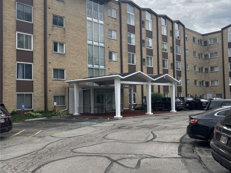25735 Lorain Road , Unit 524, North Olmsted, OH 44070 Photo 1