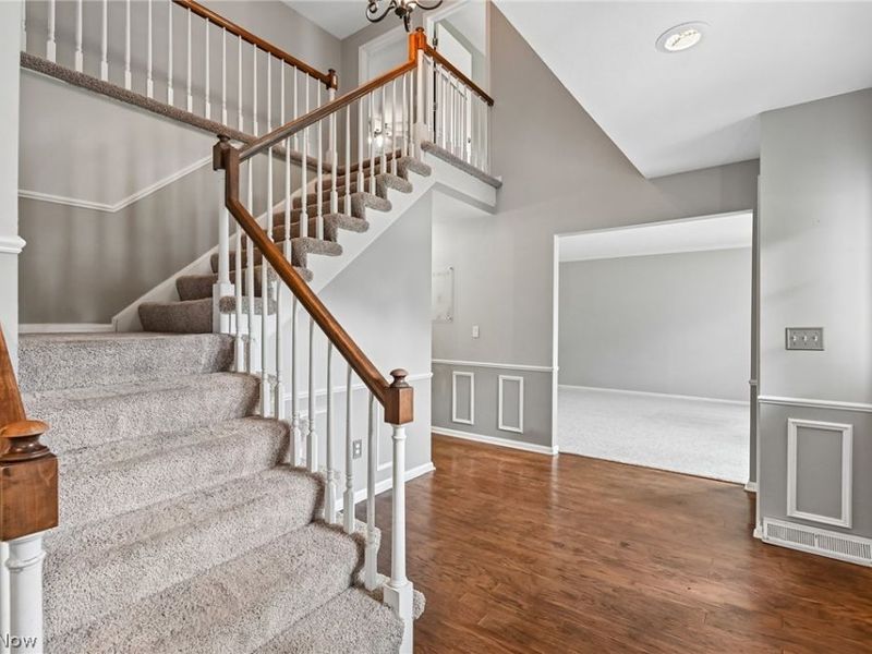 16980 S Meadows Circle , Strongsville, OH 44136 Photo 2