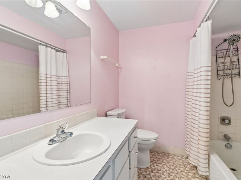 16980 S Meadows Circle , Strongsville, OH 44136 Photo 21
