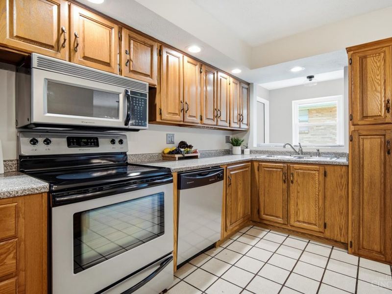 2198 Cherry Oak Drive, Kettering, OH 45440 Photo 11