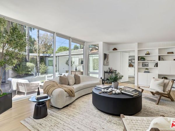 136 Beloit Avenue, Los Angeles, CA 90049