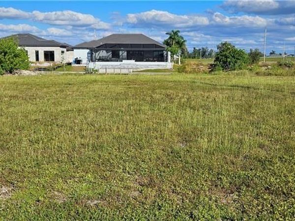 1013 NW 33rd AVE , CAPE CORAL, FL 33993