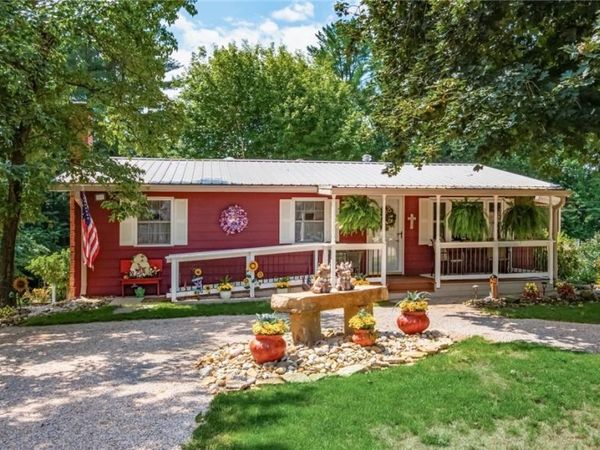 2015 Russell Drive, Zanesville, OH 43701
