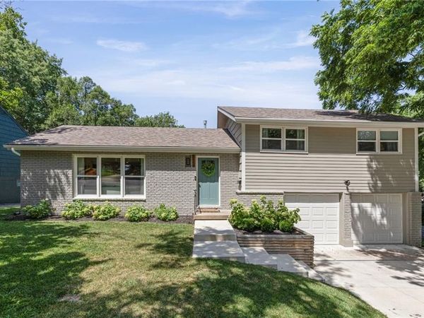 8802 Belleview Avenue, Kansas City, MO 64114