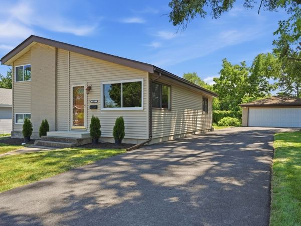 661 Easy Street , Glendale Heights, IL 60139