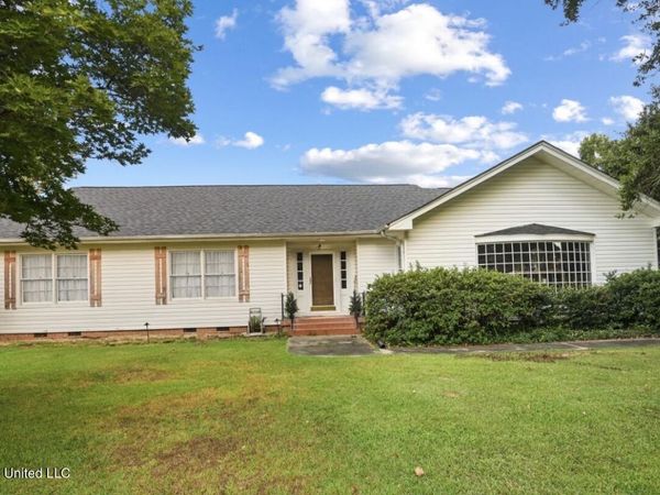 2810 Columbia Avenue, Prentiss, MS 39474