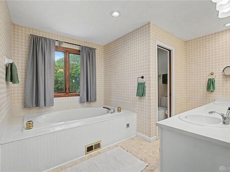 9570 Meadow Woods Lane, Washington Township, OH 45458 Photo 49