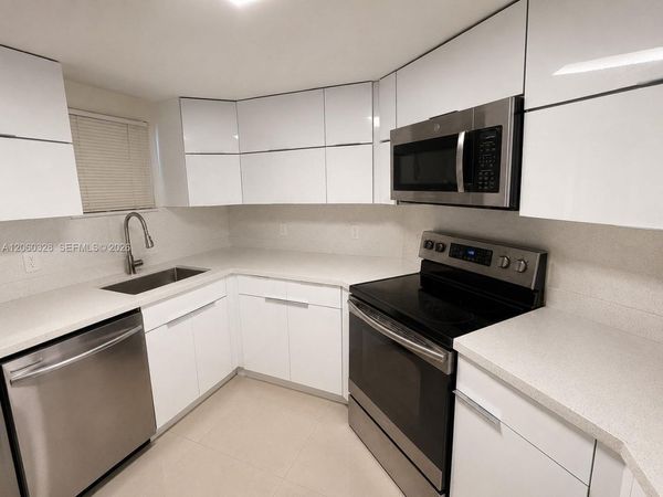 8255 Lake Dr , Unit 107, Doral, FL 33166