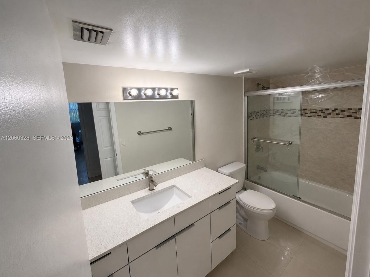8255 Lake Dr, Unit 107, Doral, FL 33166 Photo