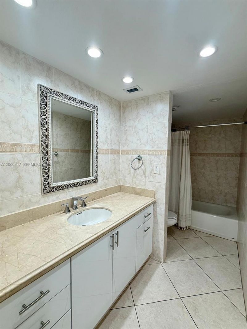 2625 Collins Ave, Unit 810, Miami Beach, FL 33140 Photo