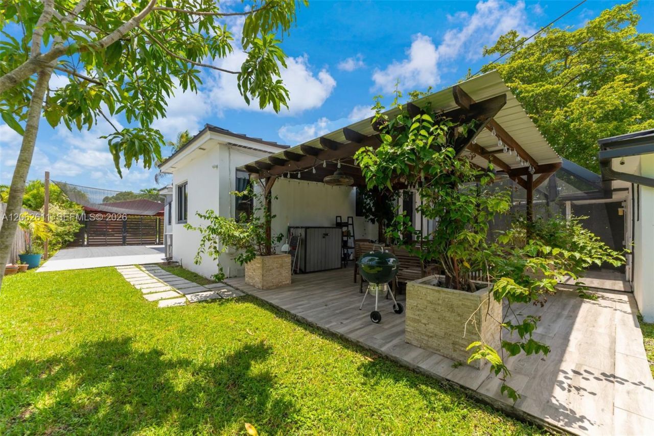 1575 SW 15th St, Miami, FL 33145 Photo