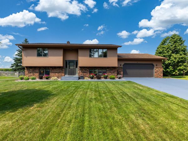 902 Park Lane, Belle Plaine, MN 56011