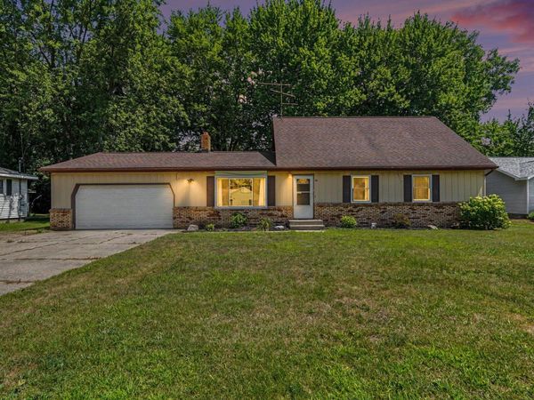 96 West Street, Coopersville, MI 49404