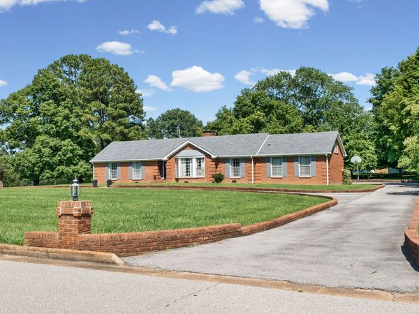 409 Wingate Dr, Clarksville, TN 37043