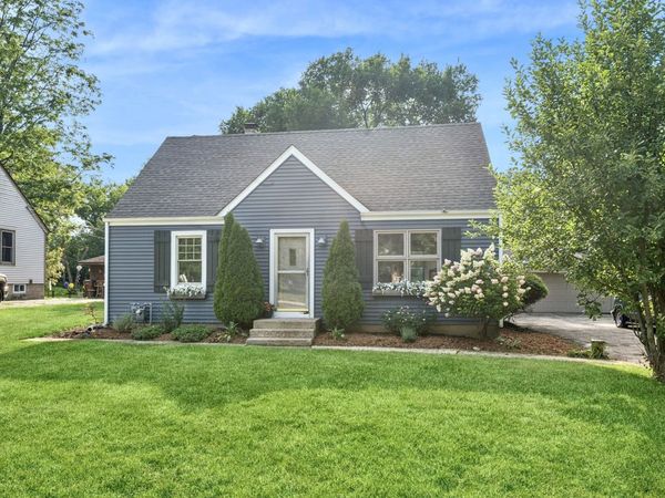 1N016 Woods Avenue , Wheaton, IL 60187