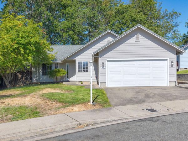 26 SW Leonard Street, Grants Pass, OR 97526