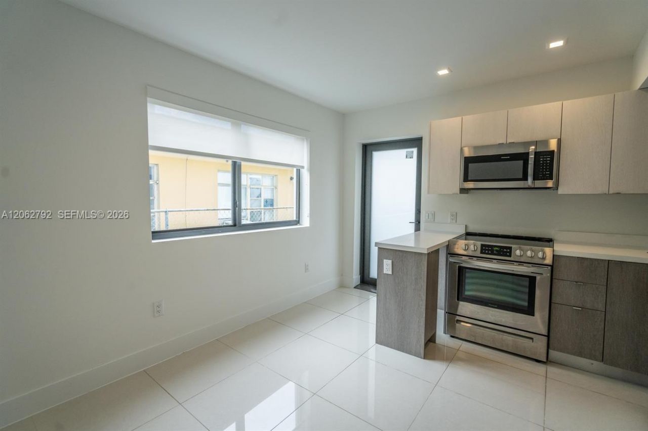 1971 Bay Dr, Unit 110, Miami Beach, FL 33141 Photo