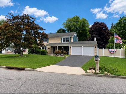 21 Manchester Lane Stony Brook, NY 11790