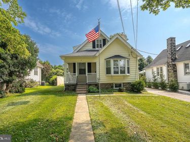 18 CLOVER LANE, WAYNE, PA 19087