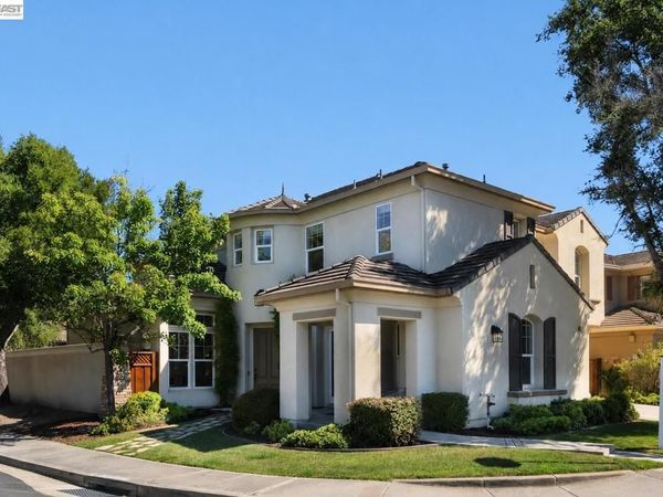 5099 Round Hill Dr, Dublin, CA 94568